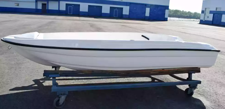 Стеклопластиковая лодка Пингвин (тримаран) в Новокузнецке