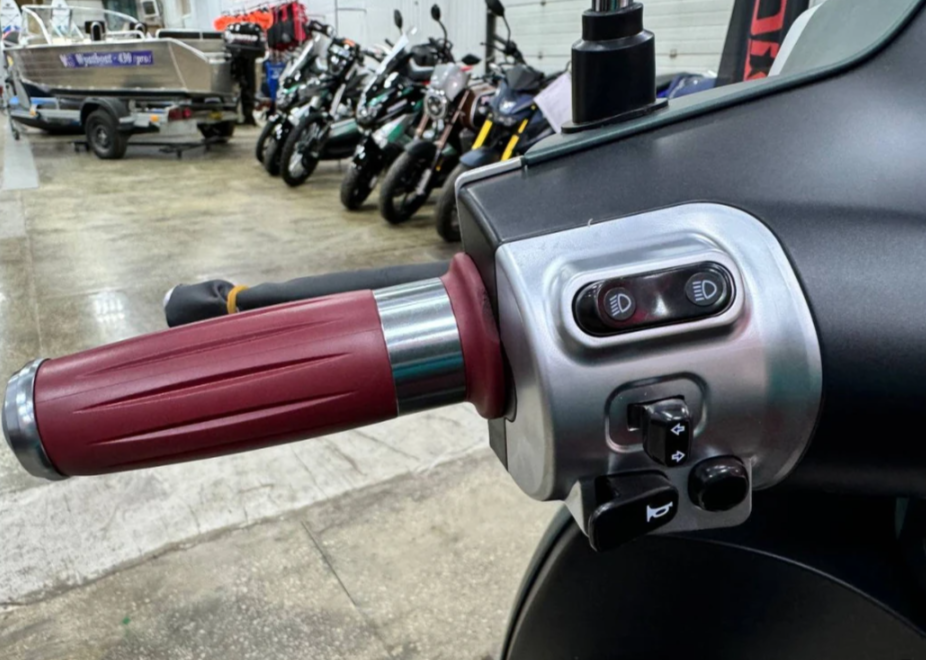 Скутер PROMAX Miami 240 (49) в Новокузнецке