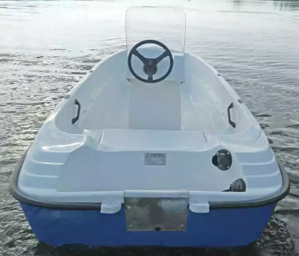 Стеклопластиковая лодка Пингвин с консолью (тримаран) в Новокузнецке
