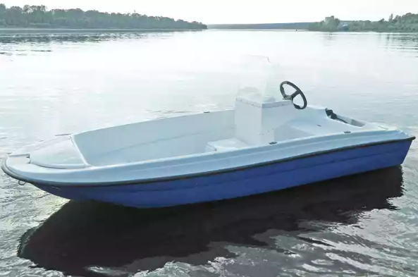 Стеклопластиковая лодка Пингвин с консолью (тримаран) в Новокузнецке