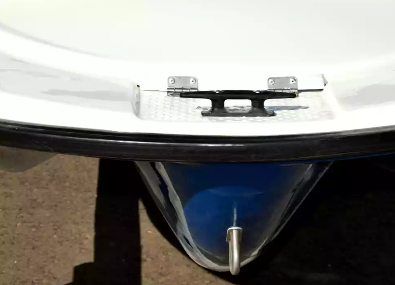 Стеклопластиковая лодка Пингвин с консолью (тримаран) в Новокузнецке