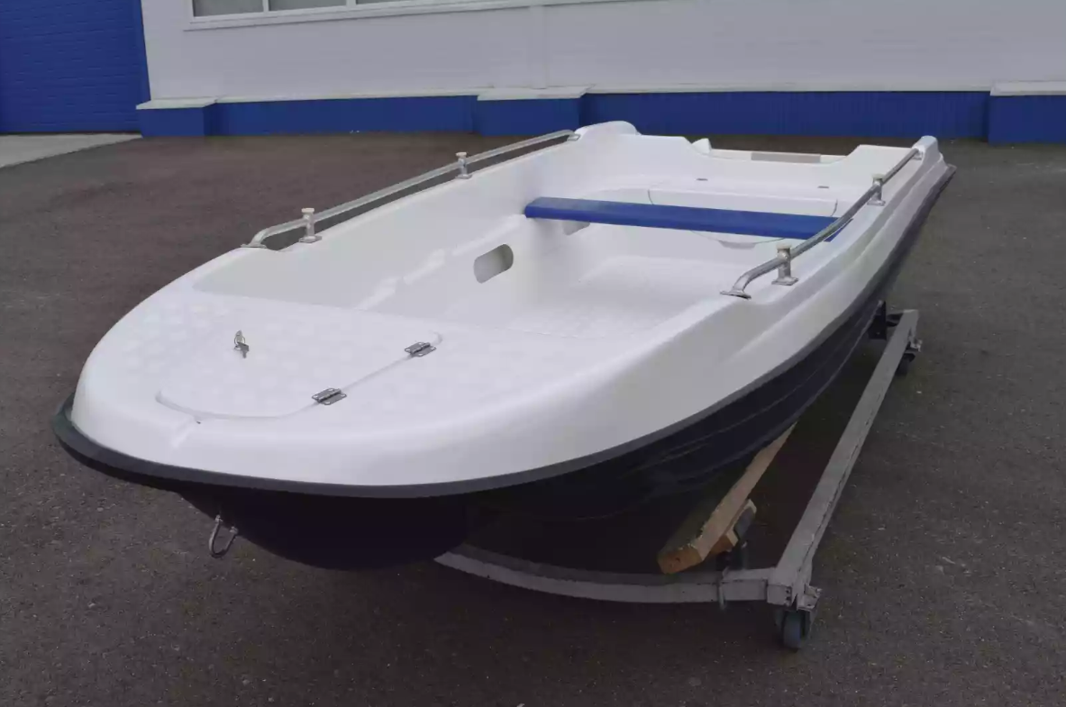 Стеклопластиковая лодка Пингвин New (тримаран) в Новокузнецке