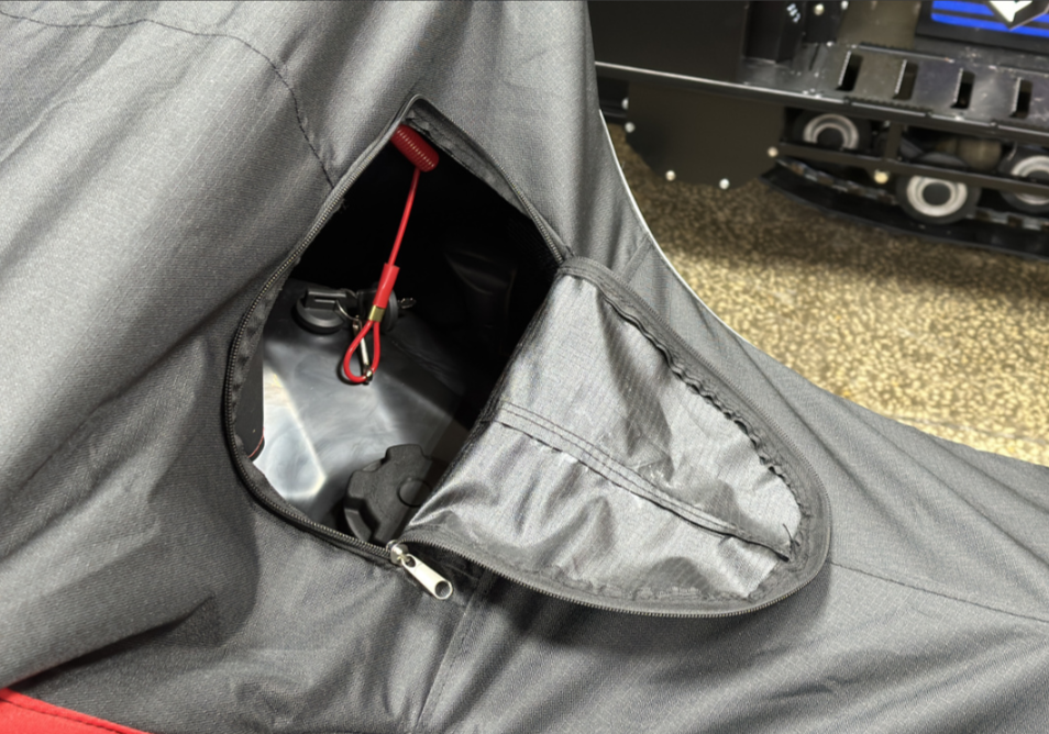 Чехол транспорт. снегохода IKUDZO HUNTER черно-красный Оксфорд ПРЕМИУМ качества с лого IKUDZO в Новокузнецке