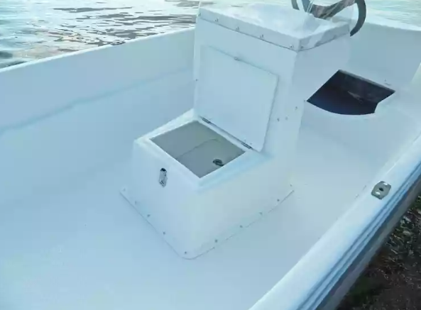 Стеклопластиковая лодка Пингвин с консолью (тримаран) в Новокузнецке