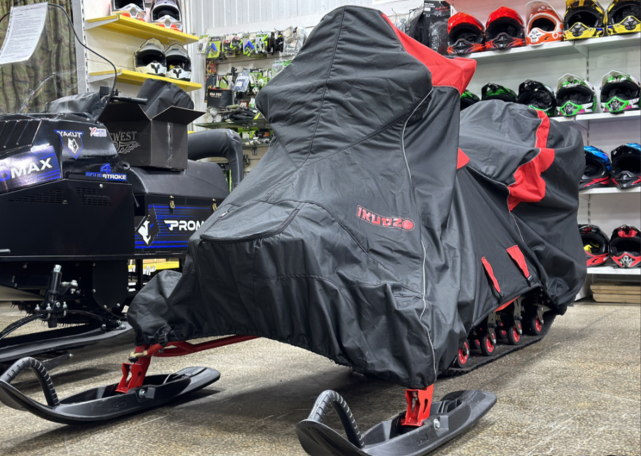 Чехол транспорт. снегохода IKUDZO HUNTER черно-красный Оксфорд ПРЕМИУМ качества с лого IKUDZO в Новокузнецке