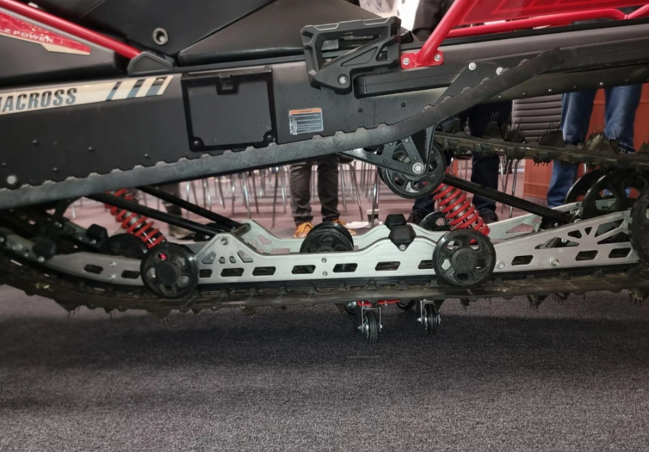 Снегоход AODES Siberiacross 1000 SWT 600mm LCD 6.8 в Новокузнецке