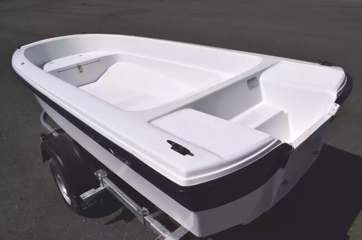 Стеклопластиковая лодка Wyatboat 430 тримаран в Новокузнецке